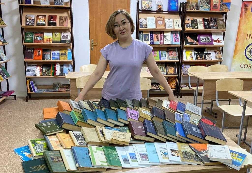 Преподаватель Педагогического института подарила в фонд  библиотеки университета около 70 книг из частной библиотеки — 1