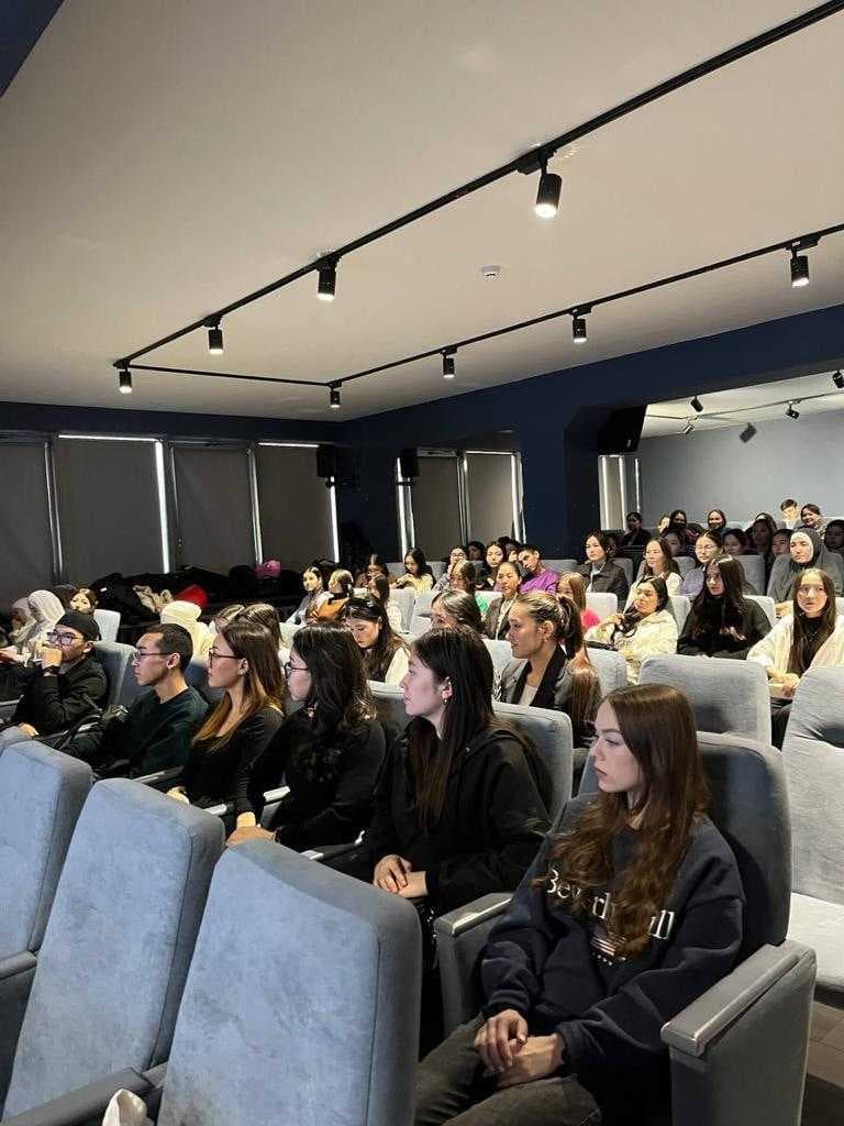 Сегодня в AIU состоялась гостевая лекция Асель Мухамеджановой руководителя Президентского проектного офиса (Delivery unit) при Администрации президента по функциональной грамотности. — 2