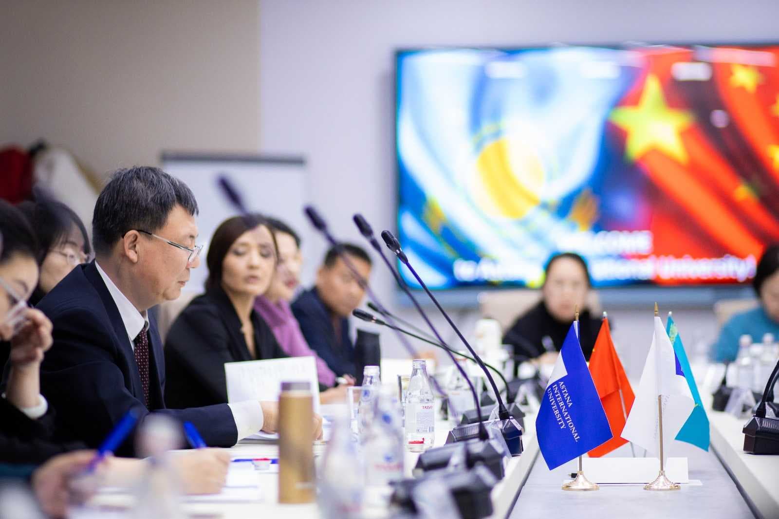 8 декабря в Международном Университете Астана состоялась официальная встреча с делегацией из Китая, в частности - Комитетом образования г. Пекин и представителями ключевых университетов. Стороны обсудили вопросы, касающиеся привлечения иностранных студентов на магистерские и докторские программы, а также перспективы участия ученых в совместных научных проектах — 2