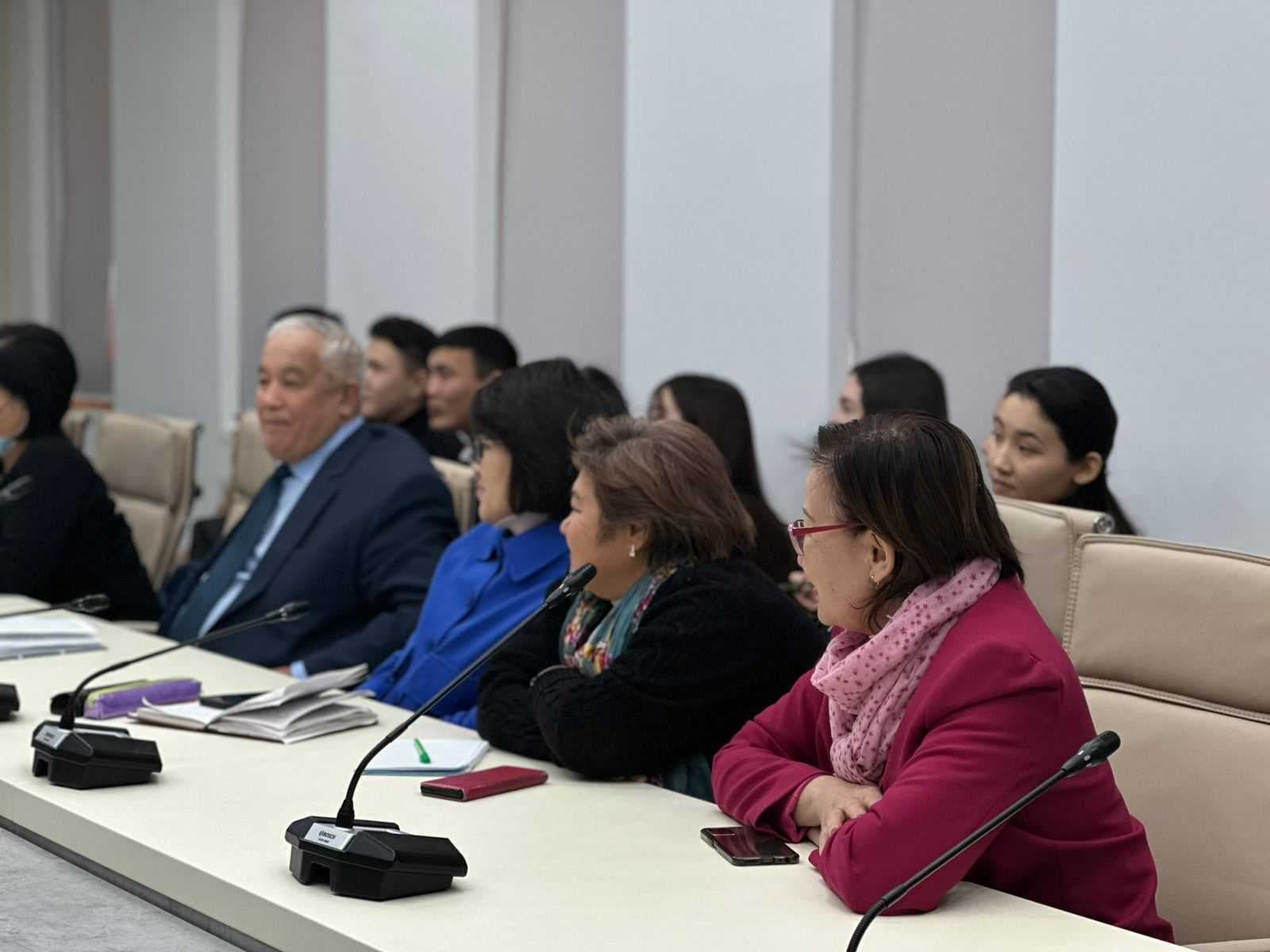 Профессор Наньянского технологического университета (Сингапур) Саймон Редферн провел мастер-класс и тренинг на тему «Writing and Publishing Academic Paper» для ППС, докторантов и магистрантов Международного университета Астана — 6