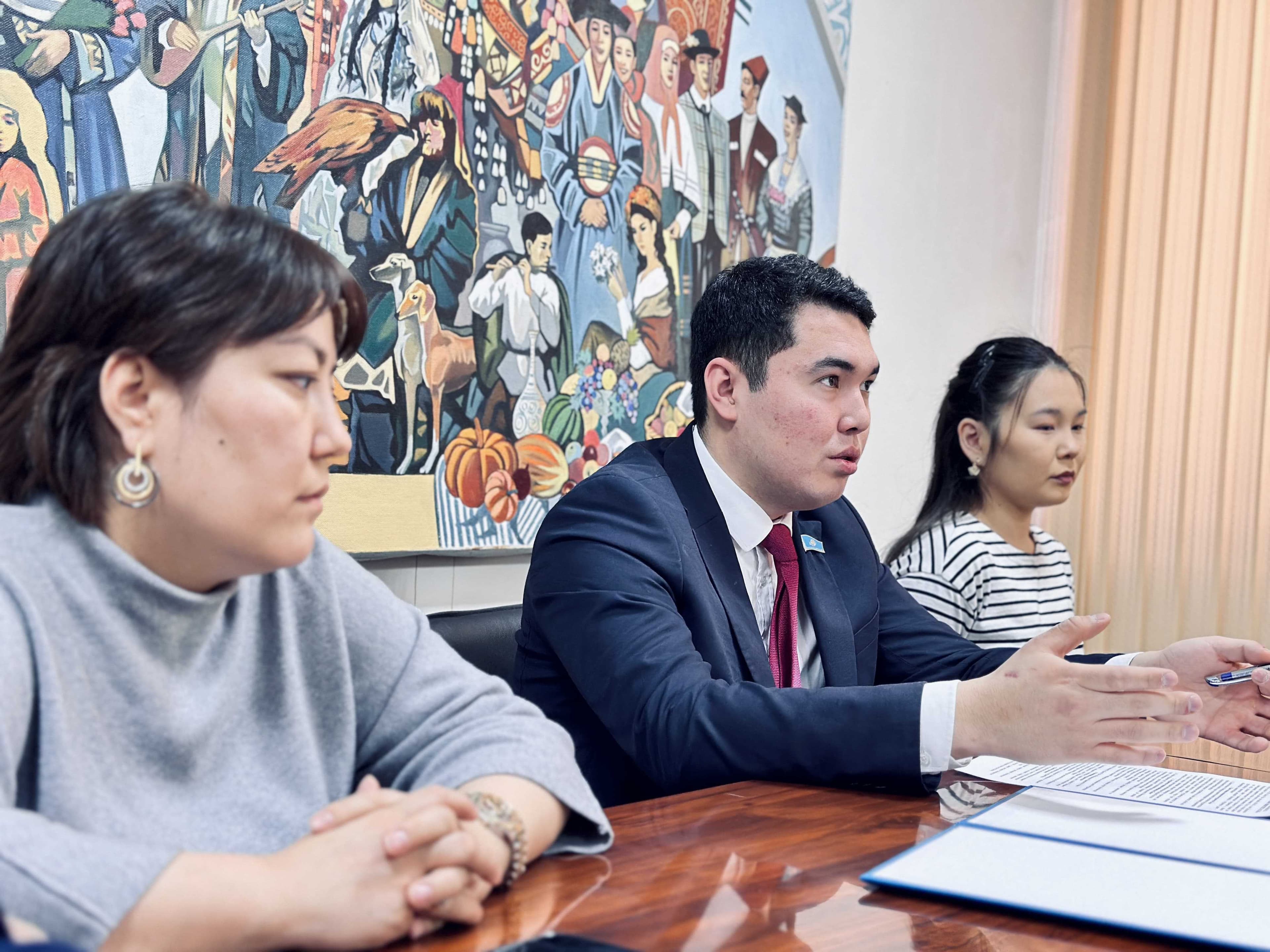 Подписан меморандум о сотрудничестве между Университетом и молодежным крылом партии "Жастар рухы". — 2