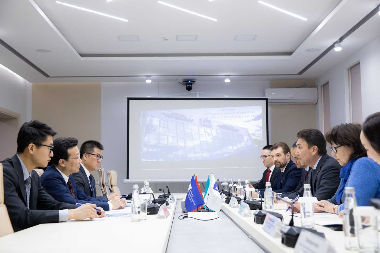 Посол КНР в РК посетил Astana International University — 4
