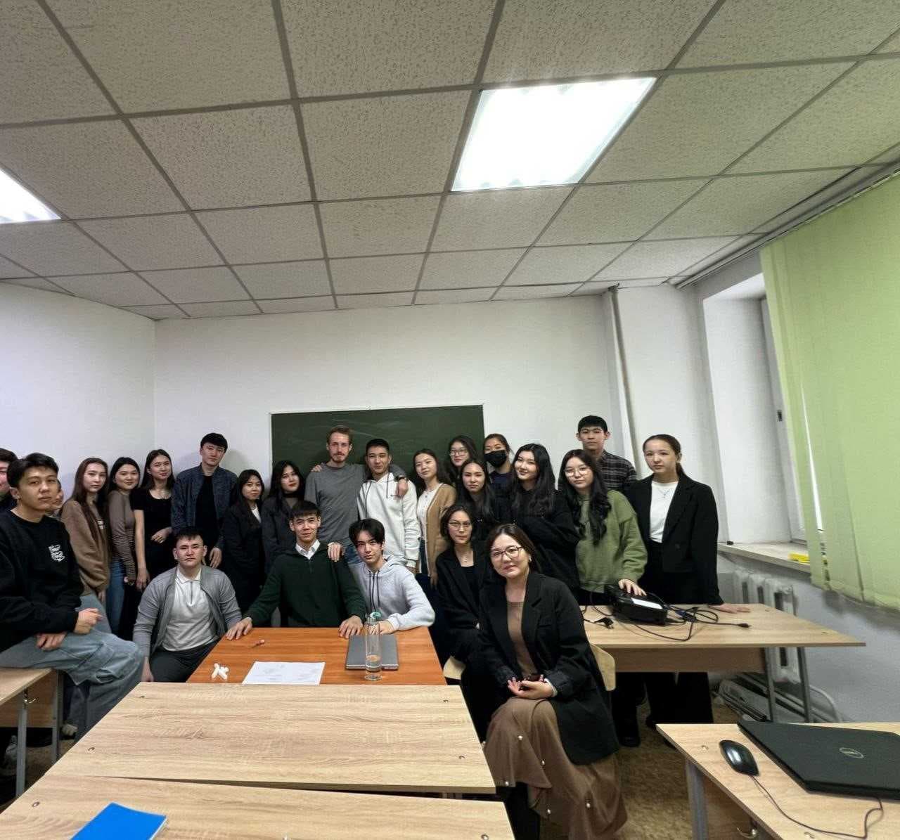 С марта месяца 2024 г. в Astana International University для прохождения научной стажировки приехал докторант Остравского университета (Чехия, г. Острава) Андрюс Толочка. Эндрюс провел серию лекций для студентов 1 курса, а также практические занятия по дисциплине Статистика для 2-3 курса. Участвовал в учебно-полевой практике для географов-первокурсников, которая в этом году проходила в Катон-Карагайском национальном парке ВКО. — 4