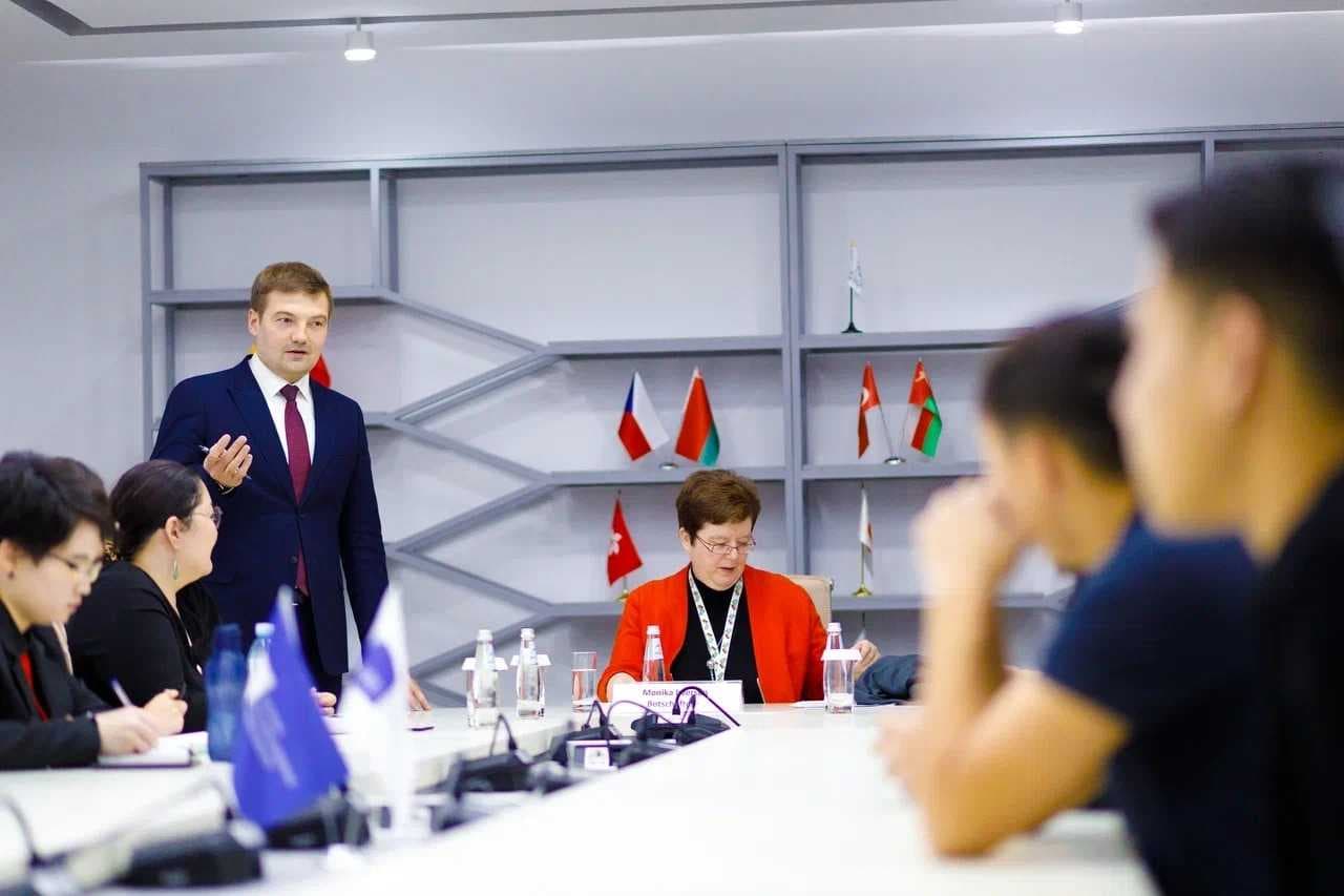 Посол Германии провела гостевую лекцию в Astana International University — 6