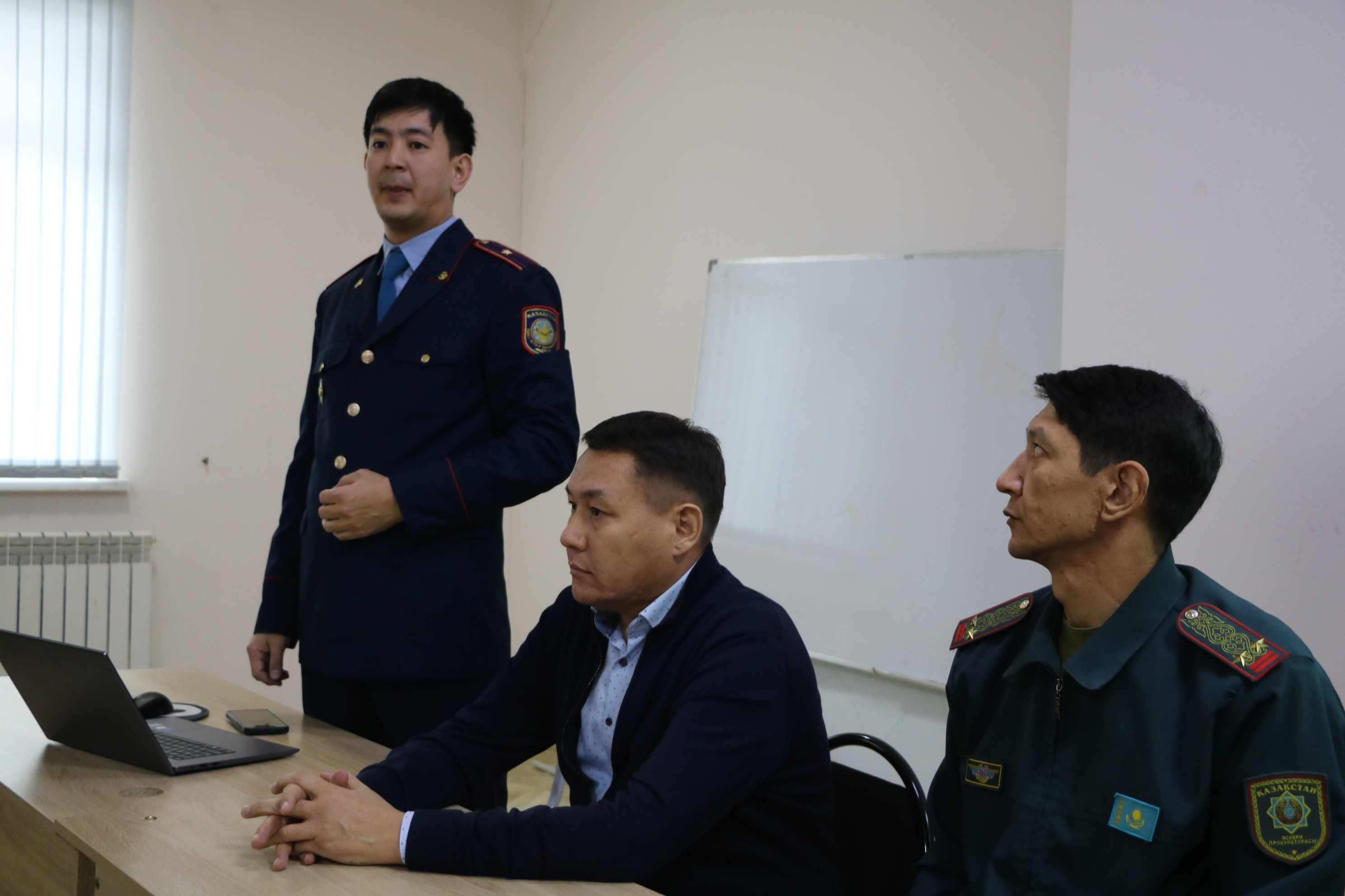 Правовая грамотность – шаг к успешному будущему: встреча в университете сотрудниками Академии правоохранительных органов при Генеральной прокуратуре Республики Казахстан — 1