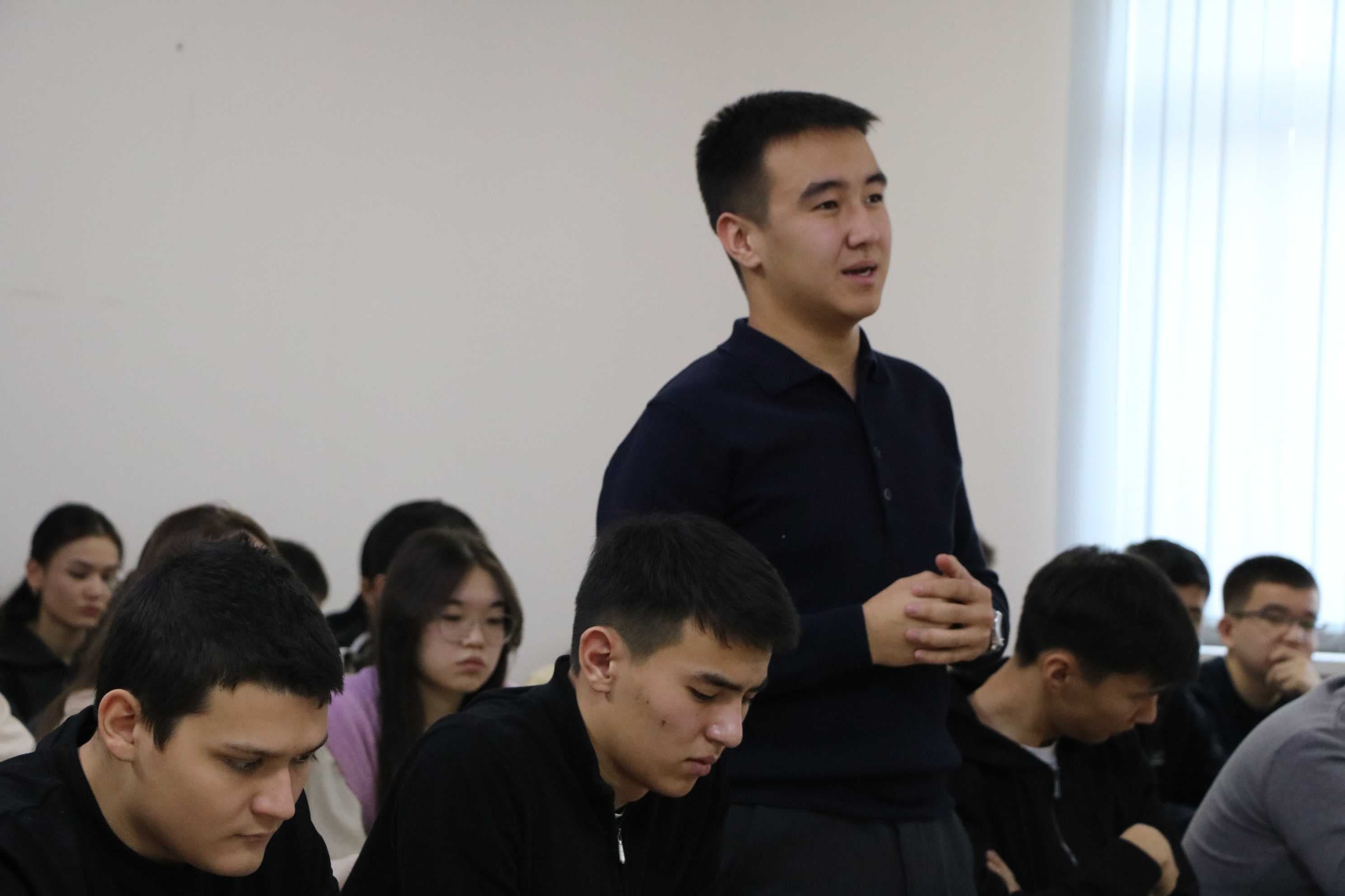 Правовая грамотность – шаг к успешному будущему: встреча в университете сотрудниками Академии правоохранительных органов при Генеральной прокуратуре Республики Казахстан — 3