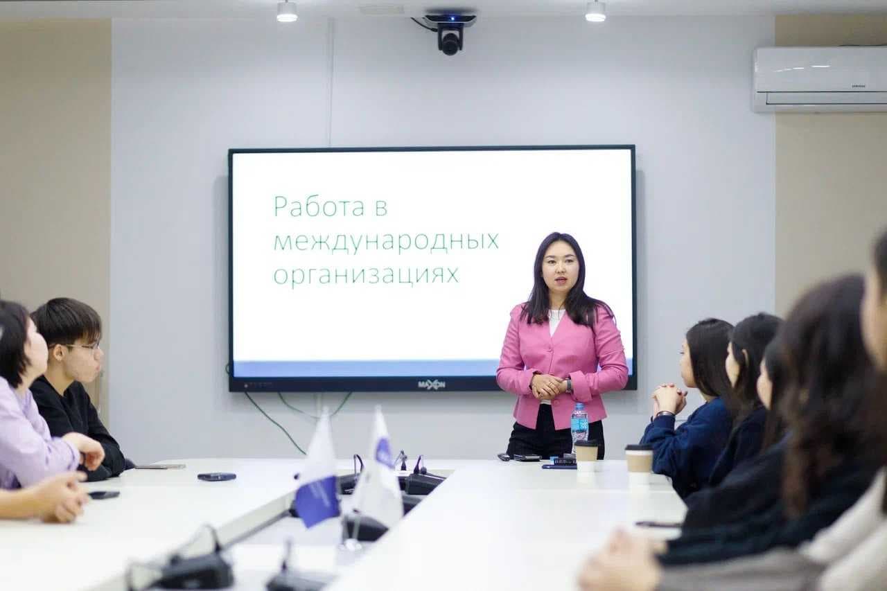 Гостевая лекция Дианы Алпысбаевой в AIU: Опыт работы в международных организациях — 1