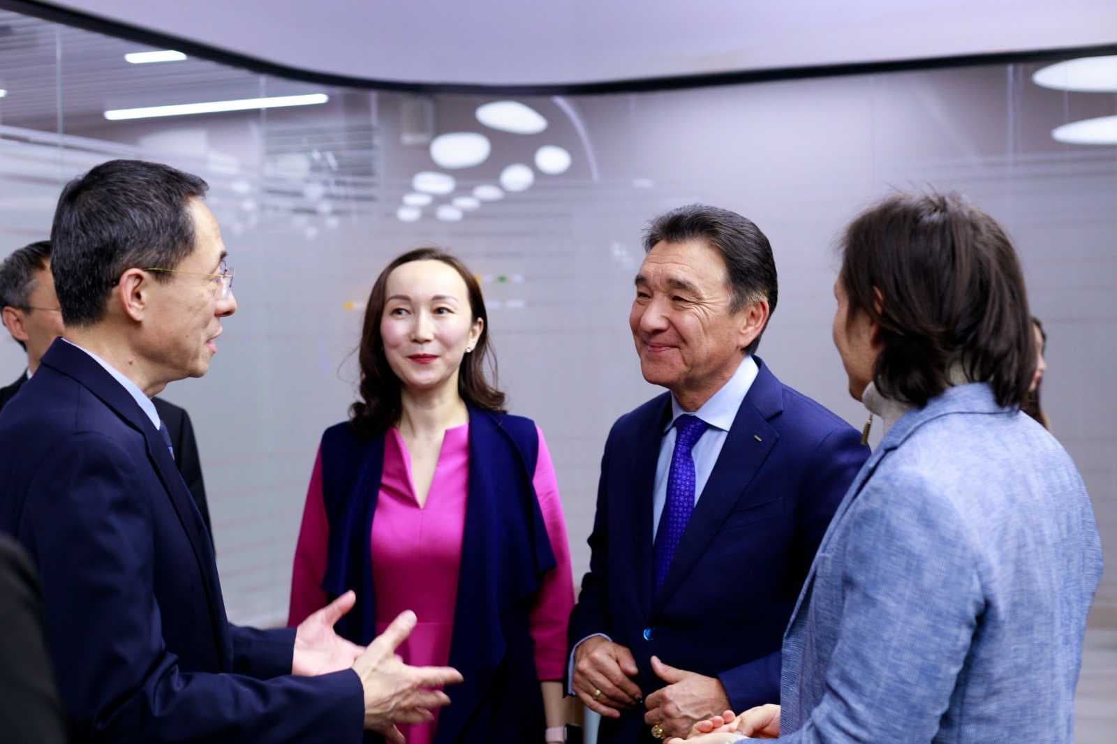 Посол Китайской Народной Республики посетил брэнч-кампус BLCU Kazakhstan — 4