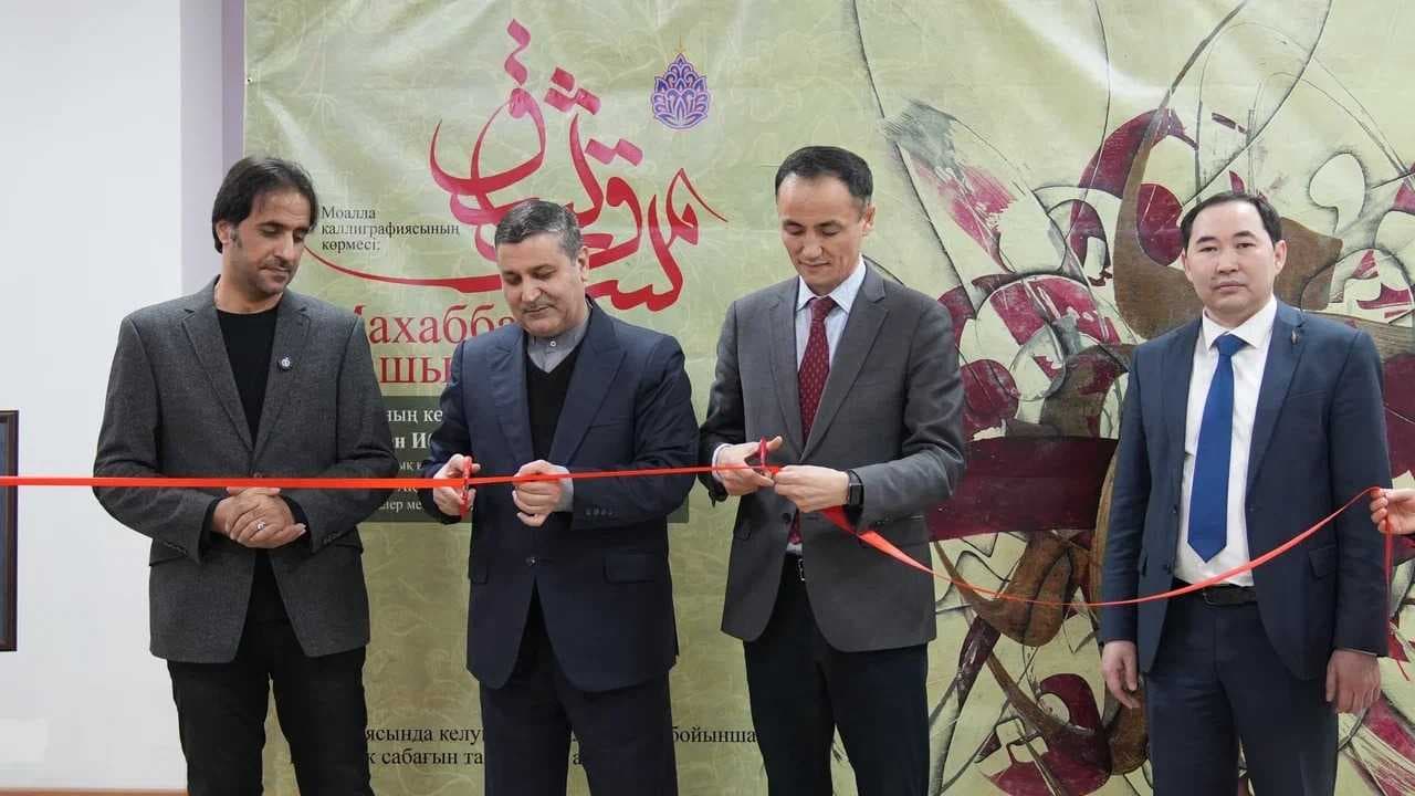В AIU прошла выставка и мастер-класс каллиграфа Мохсена Эбрахими — 1