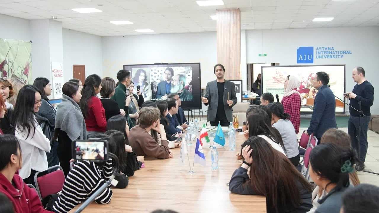 В AIU прошла выставка и мастер-класс каллиграфа Мохсена Эбрахими — 3