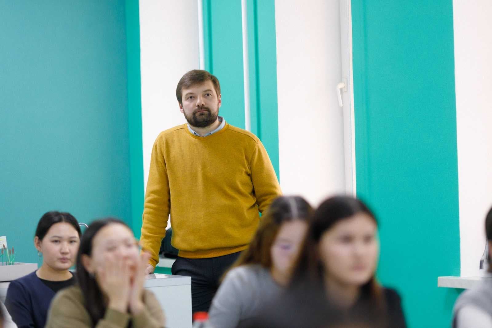 Представитель программы Erasmus Mundus посетил AIU — 4