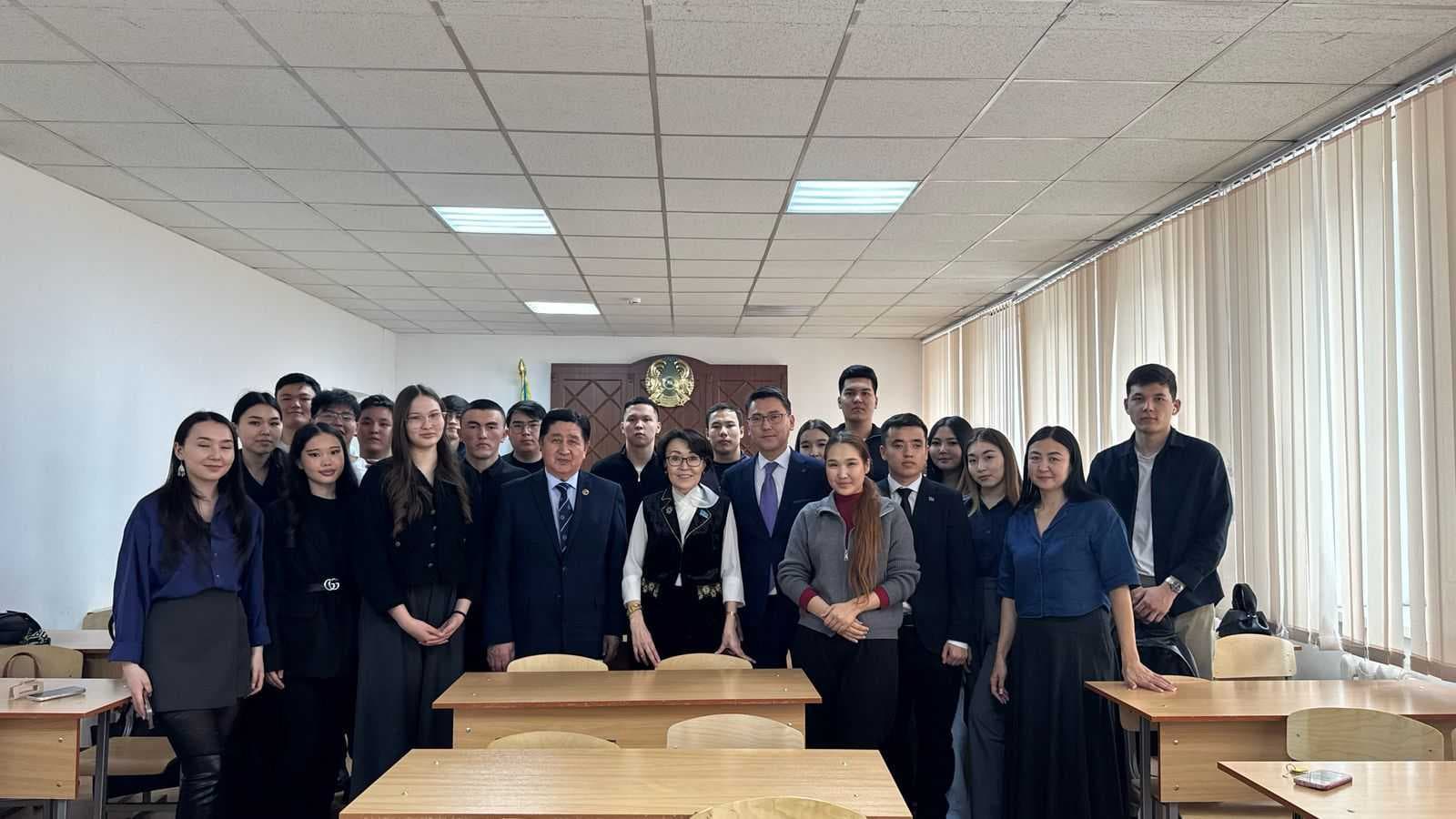 В AIU прошла открытая лекция о парламентском праве и деятельности Парламента РК — 1