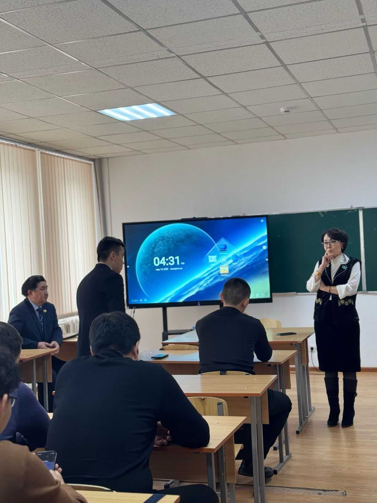 В AIU прошла открытая лекция о парламентском праве и деятельности Парламента РК — 4