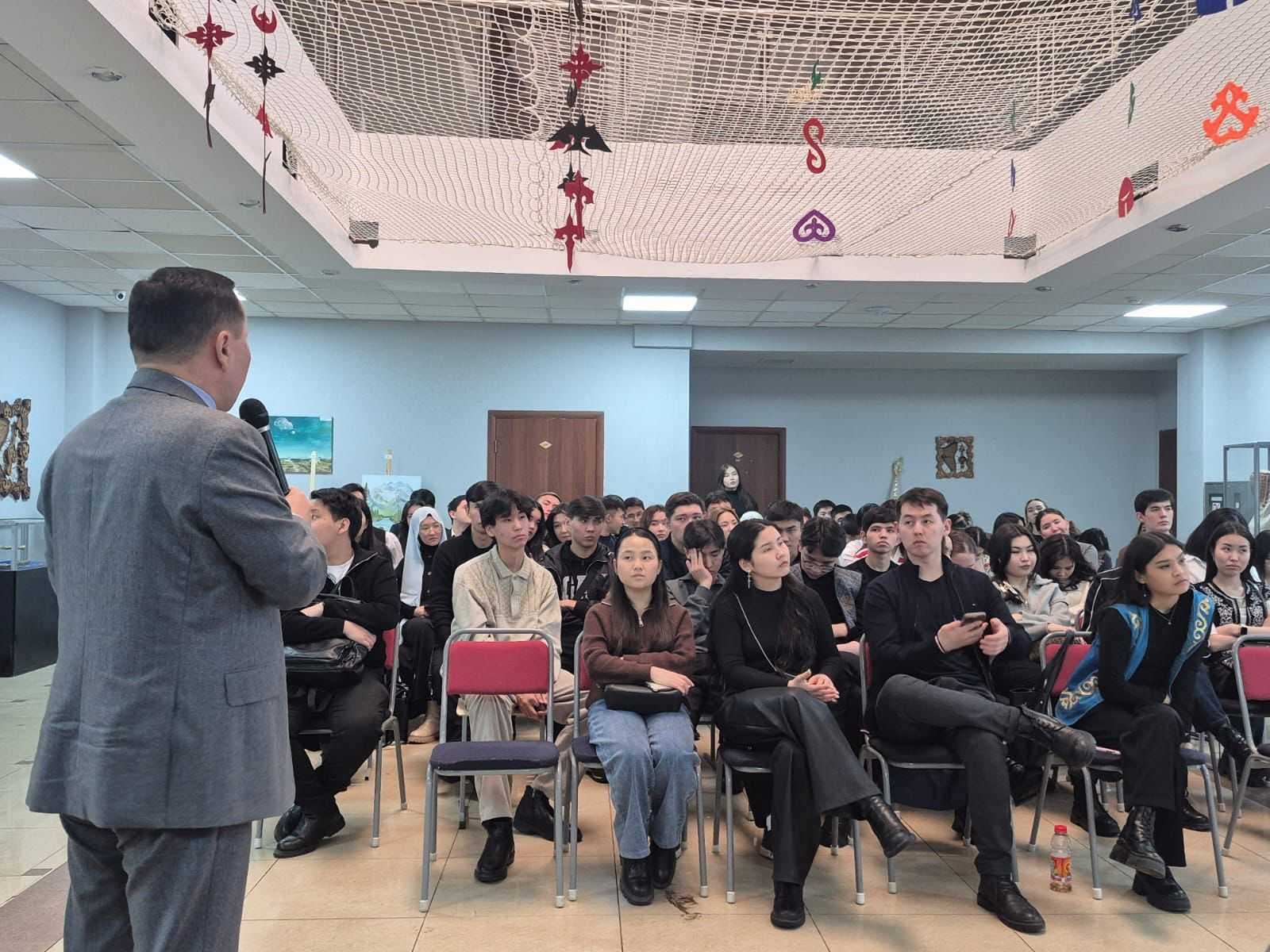 «Алаш заңгерлері»: в AIU прошла лекция о праве, истории и независимости — 3